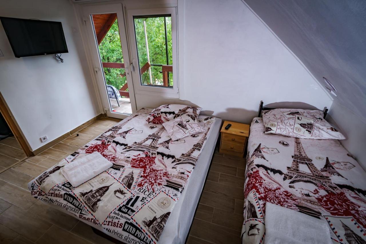 Apartman - kilátással a kertre