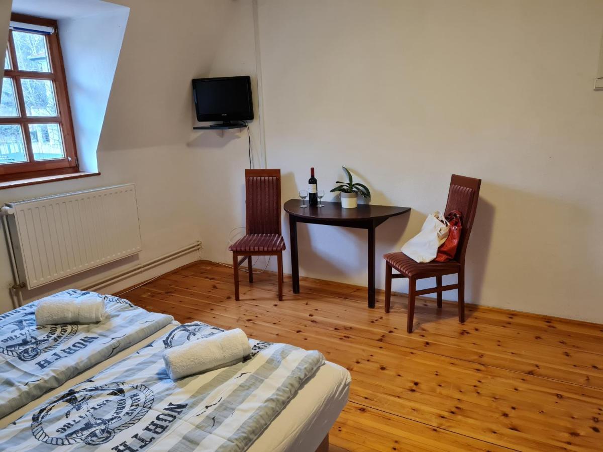 Two-Bedroom Apartment,1088873800:JPEG