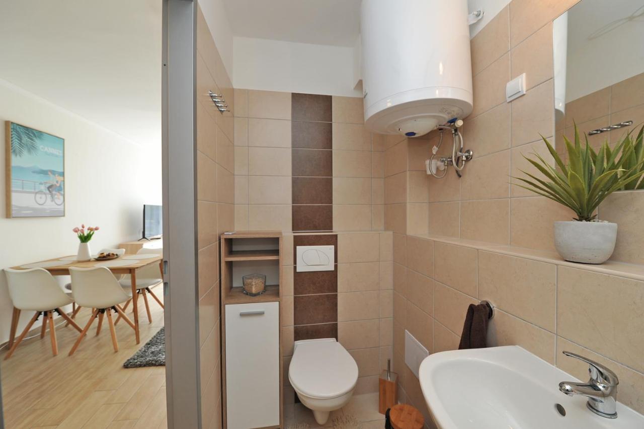 One-Bedroom Apartment,1102026267:JPEG