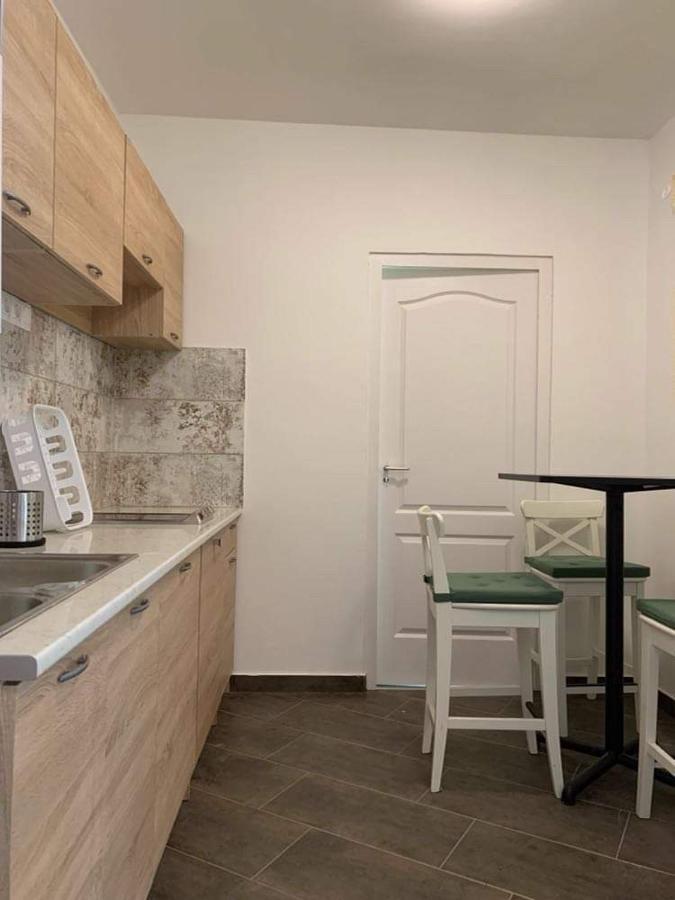 Three-Bedroom Apartment,1111785789:JPEG