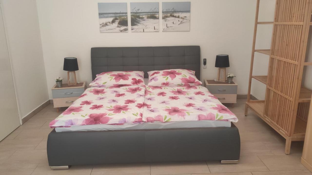 Two-Bedroom Apartment,1121380425:JPEG