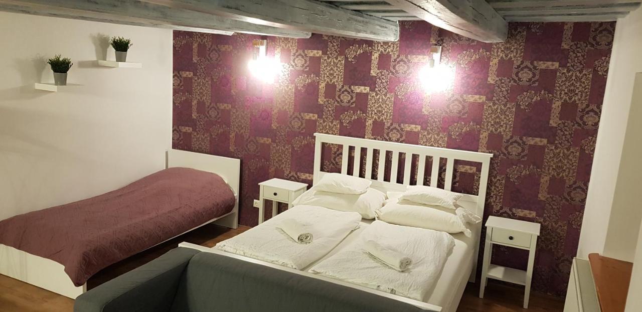 One-Bedroom Apartment,1234487441:JPEG