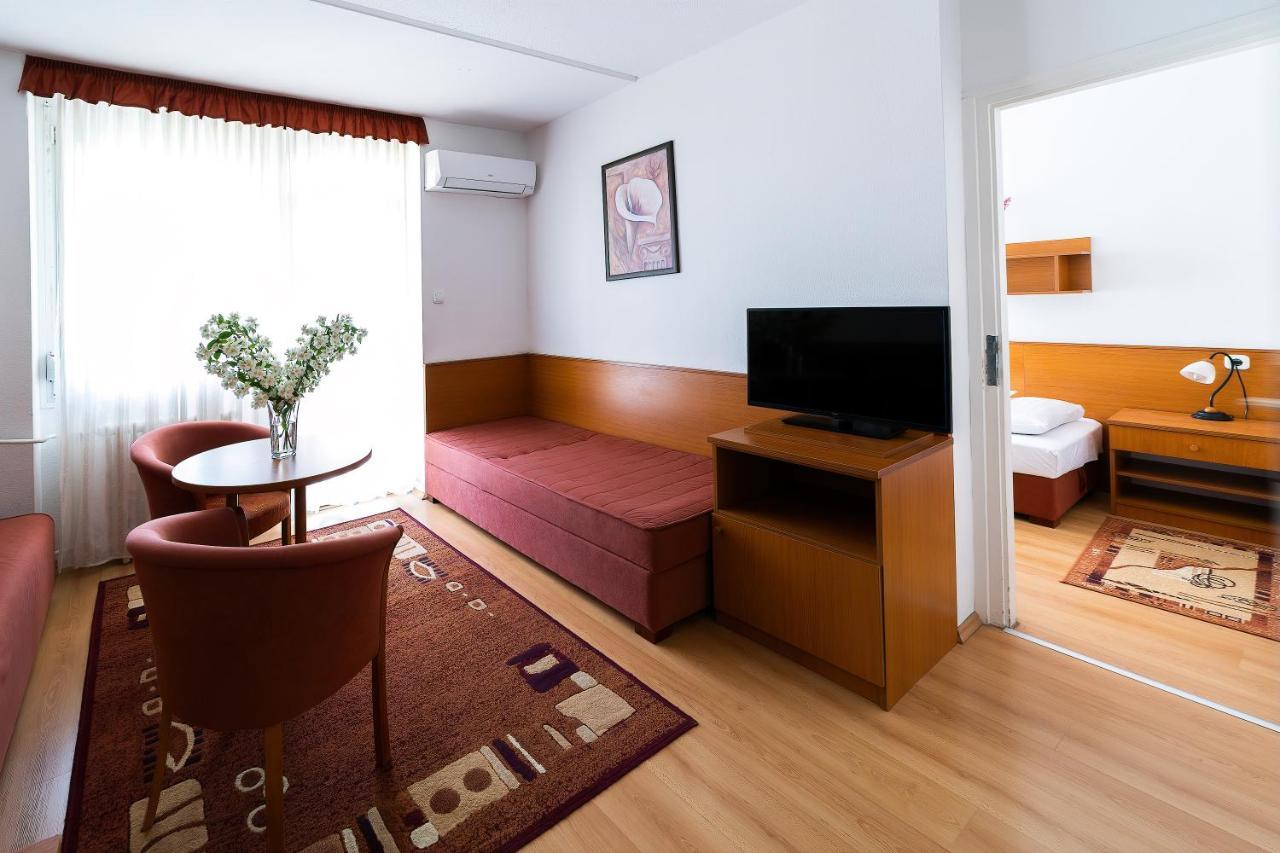 Standard Family Room,1264024897:JPEG