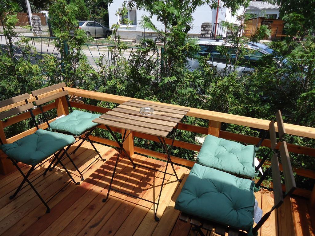 Family Room Terrace,401082099:JPEG