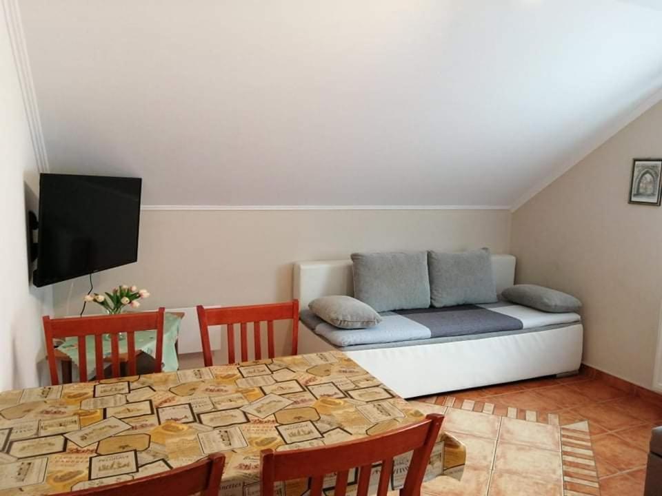 Apartment Terrace,1323522493:JPEG