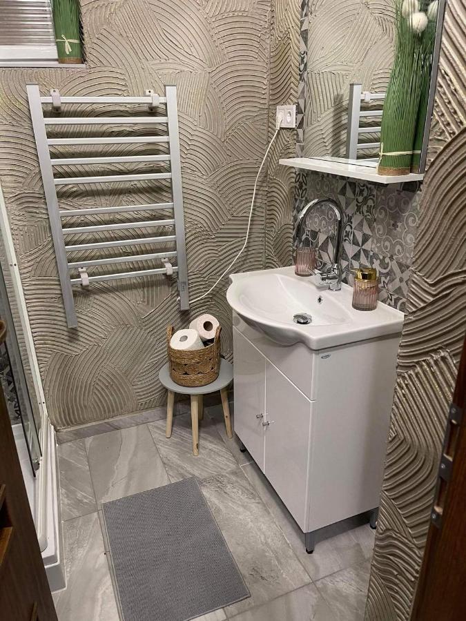 Two-Bedroom Apartment,1343892416:JPEG