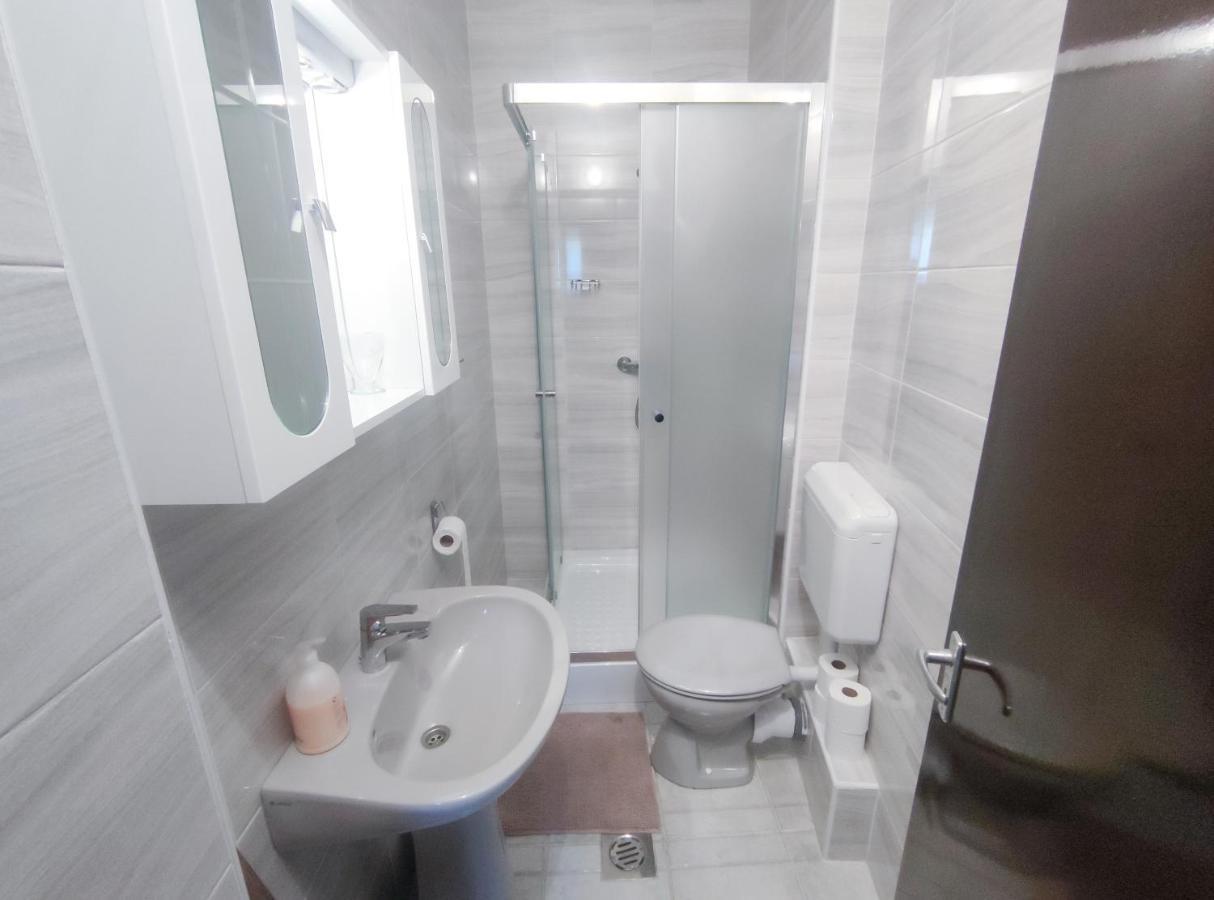 Twin Room,1420468281:JPEG