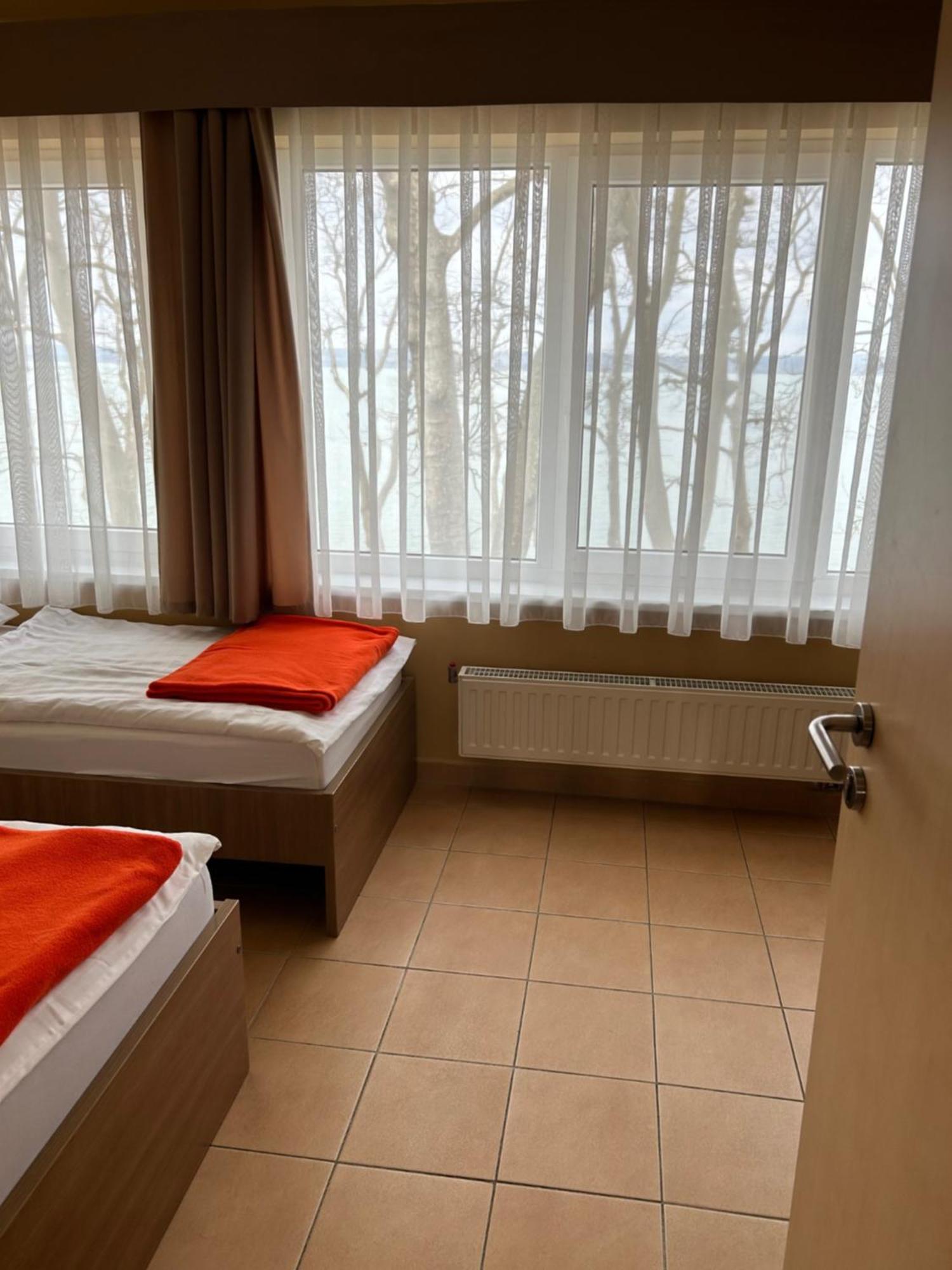 Double or Twin Room Lake View,1499546539:JPEG