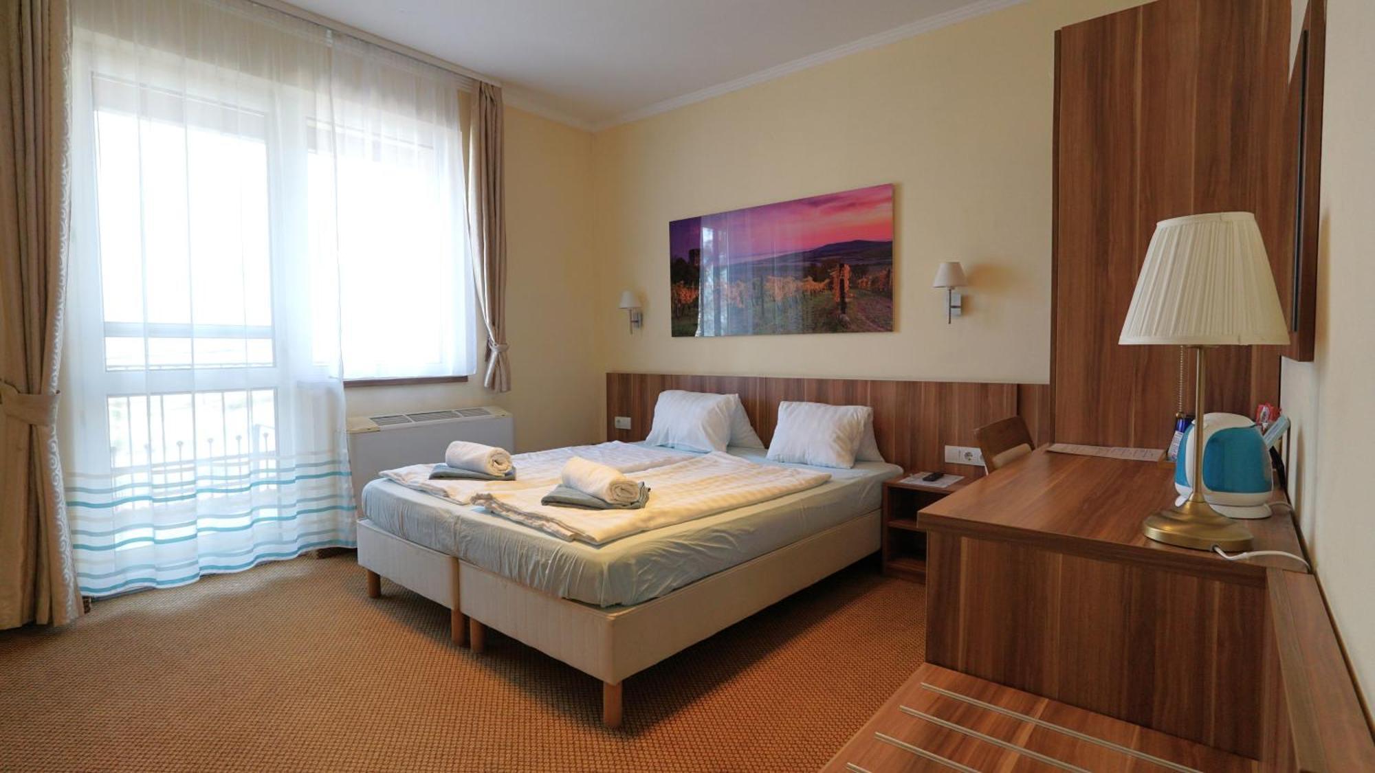 Two-Bedroom Apartment,1499797390:JPEG
