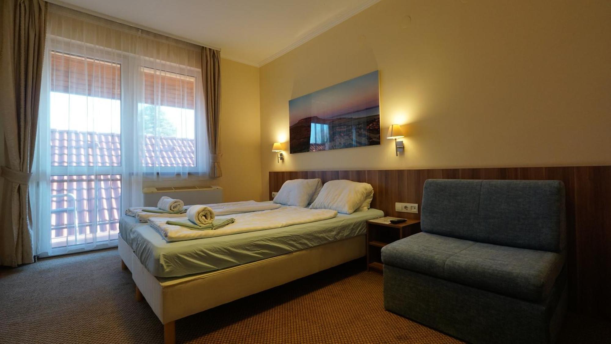 Triple Room,1499797411:JPEG