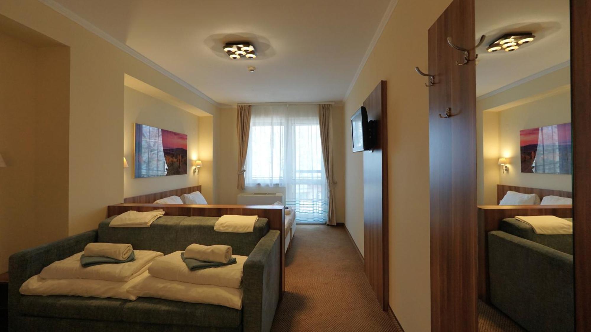 Quadruple Room Balcony,1499797579:JPEG
