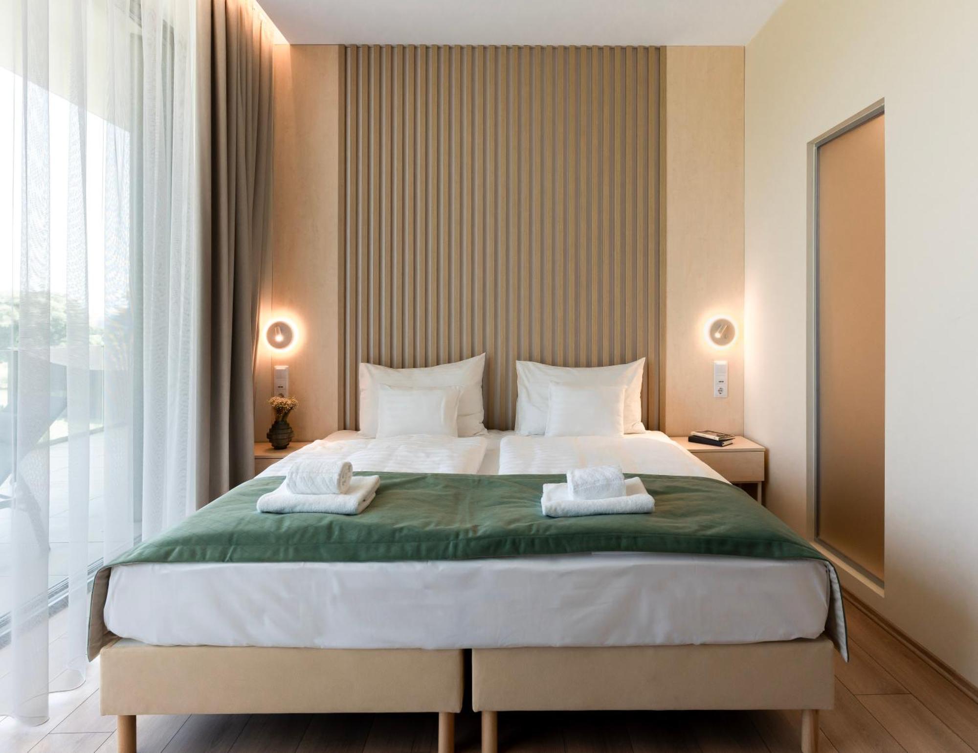 Lake View Boutique Suite,1546270306:JPEG