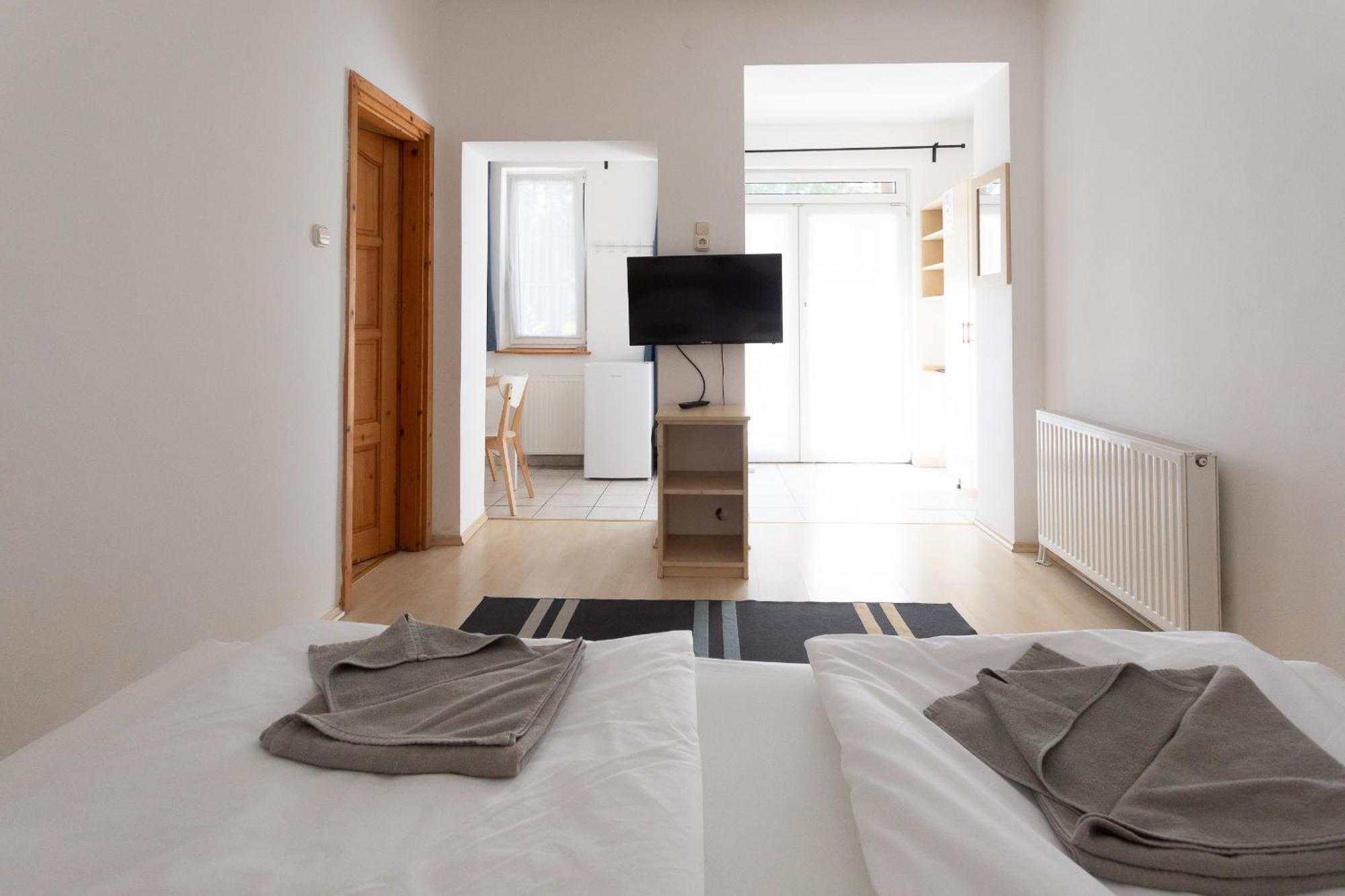 Double Room,1674766081:JPEG