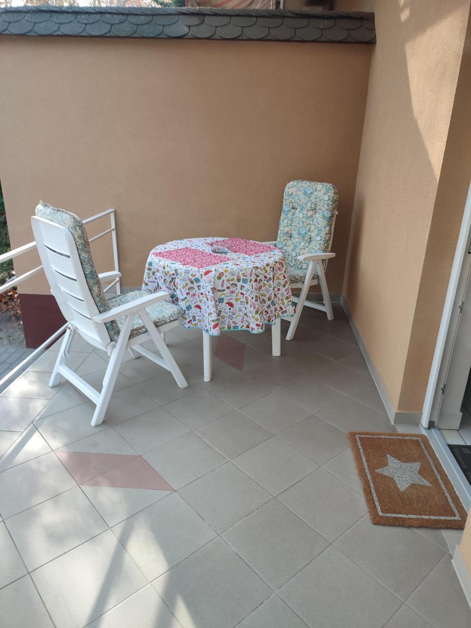 One-Bedroom Apartment Terrace,1673943788:JPEG