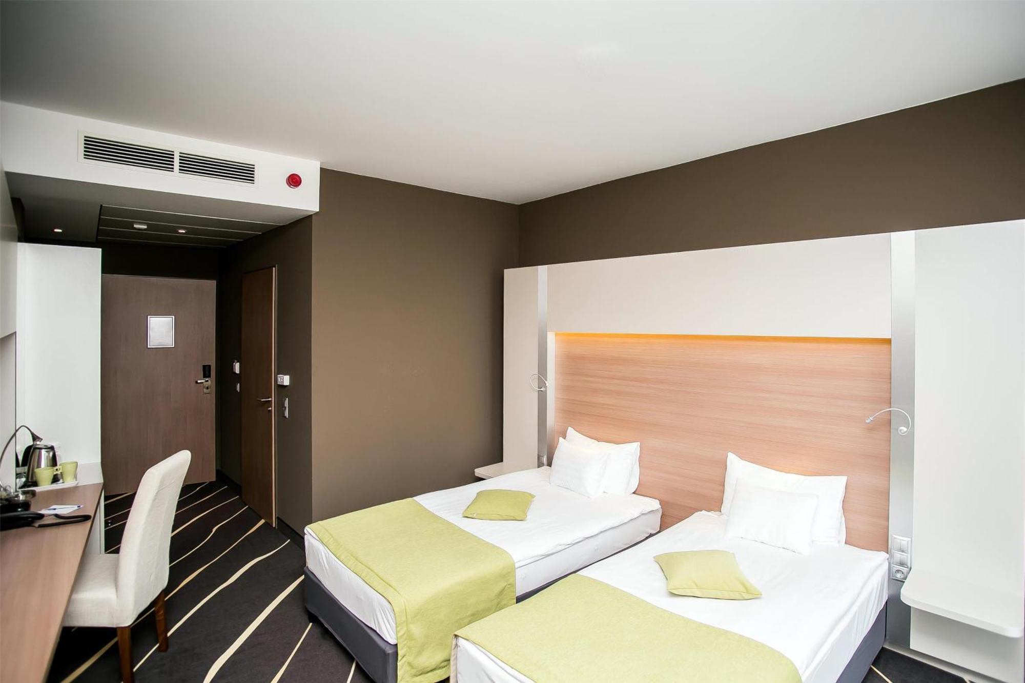 Twin Room Two Single Beds Non-Smoking,1675834706:JPEG