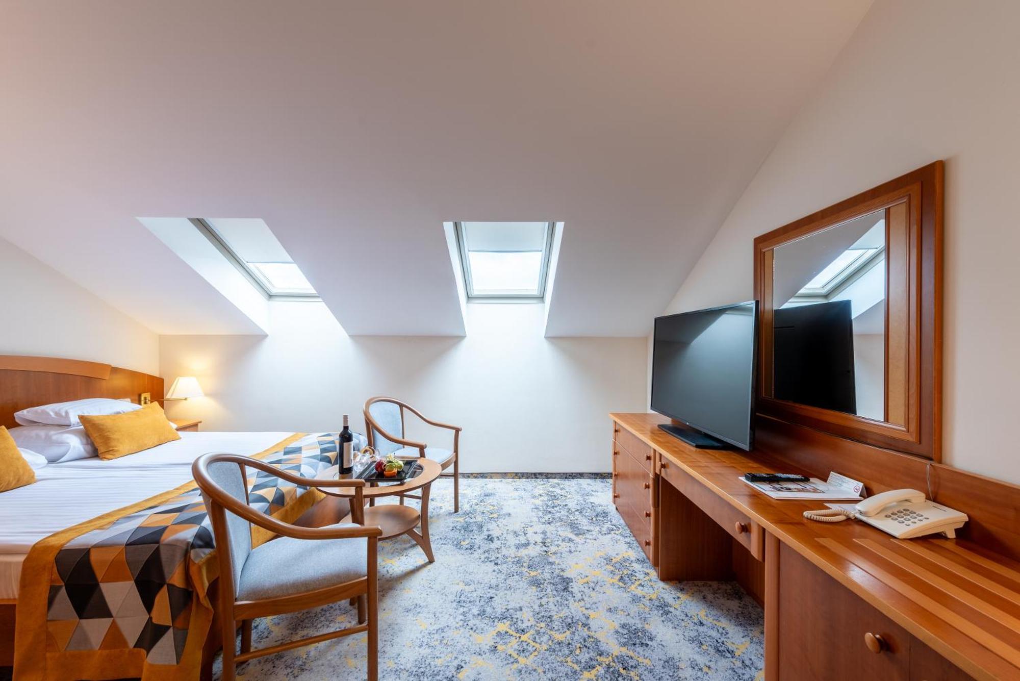 Double Room Attic,1765154420:JPEG