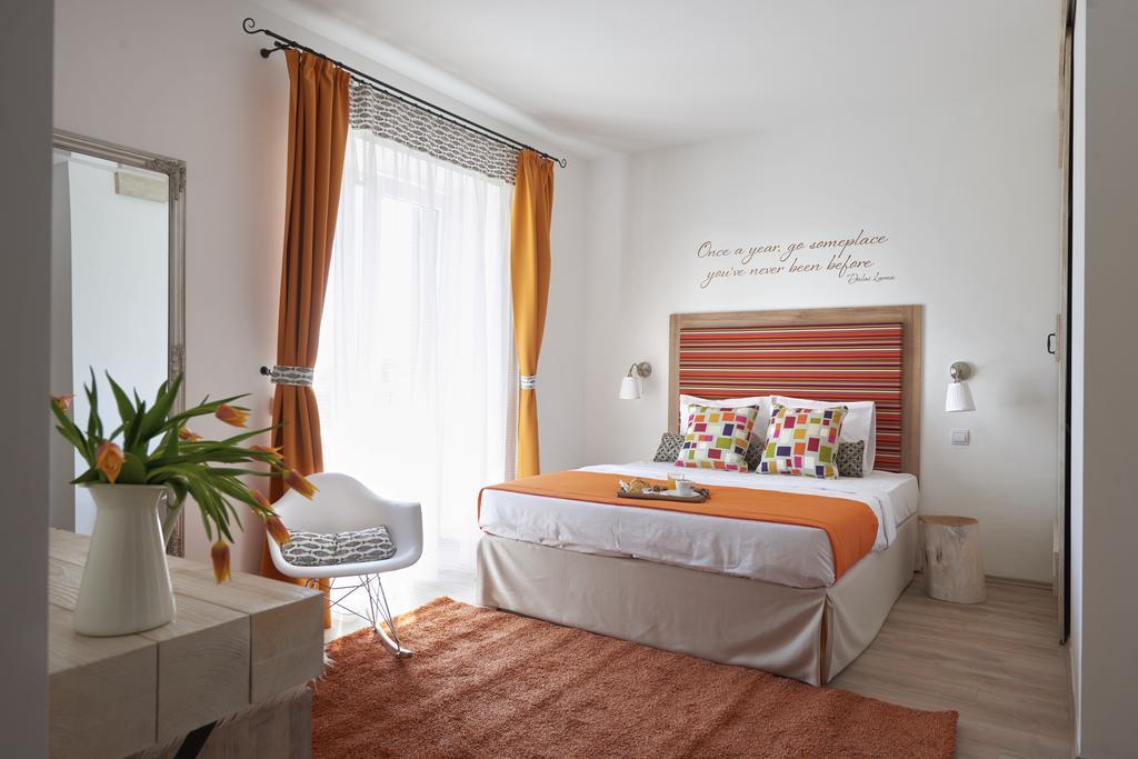 Deluxe szoba kétszemélyes ággyal vagy 2 külön ággyal és erkéllyel