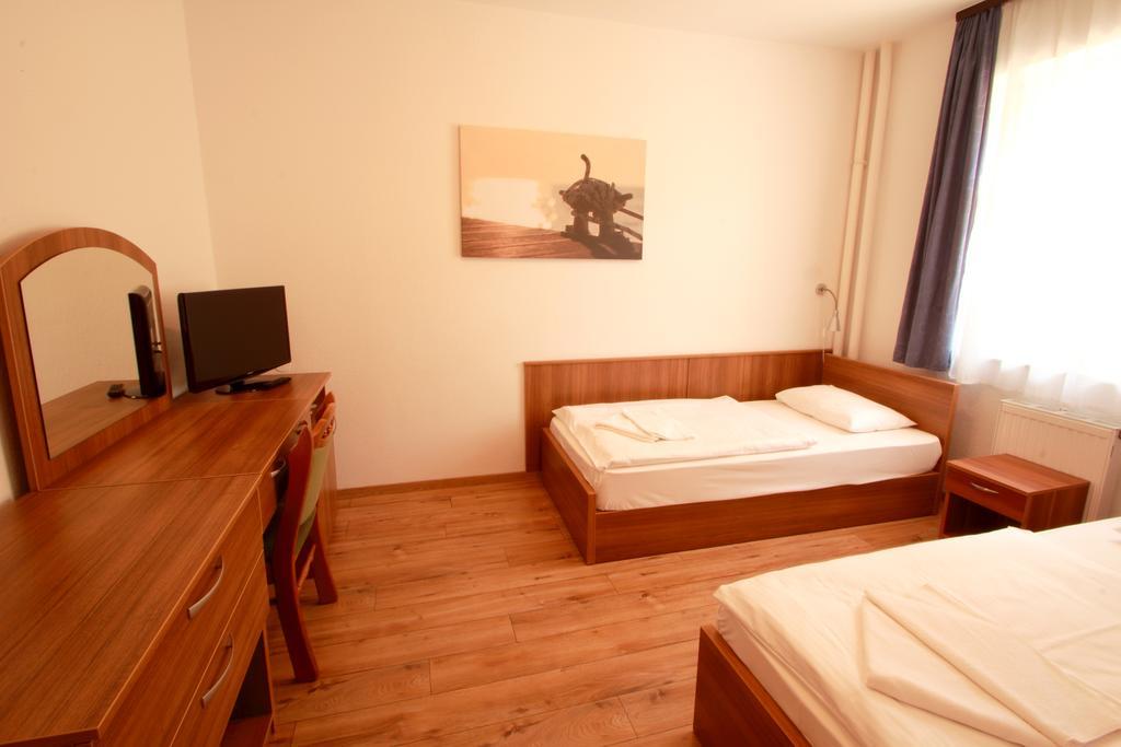 Double or Twin Room,1088932036:JPEG