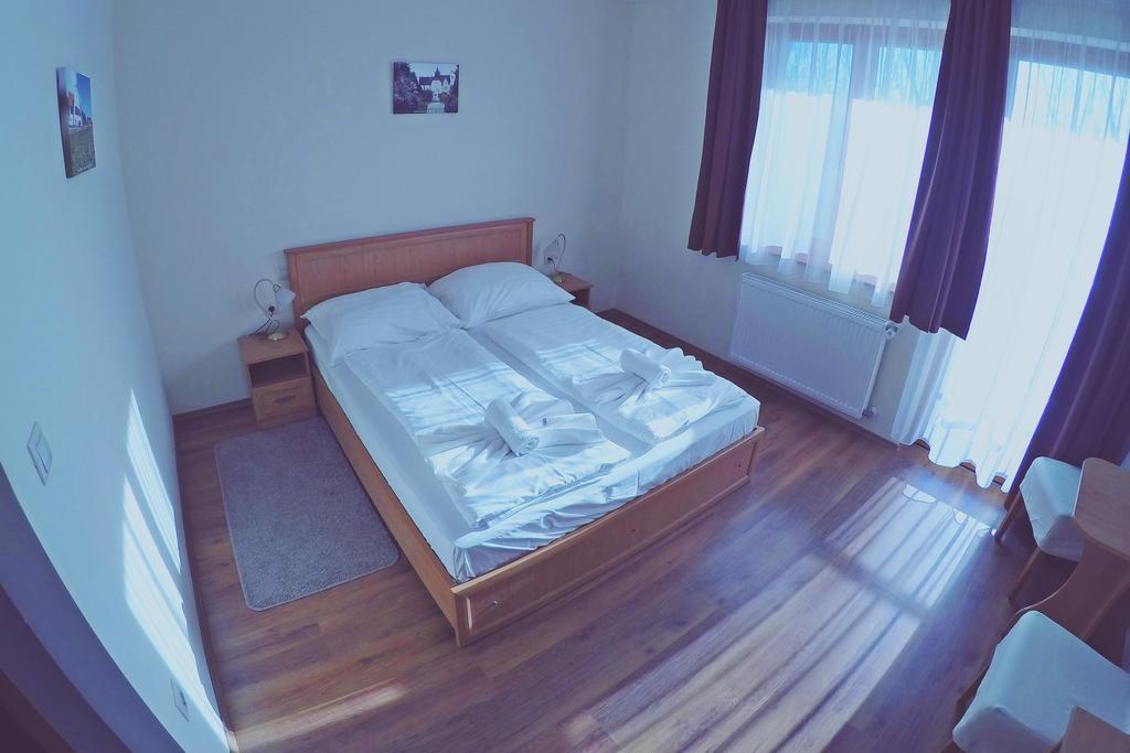Szoba kétszemélyes ággyal vagy 2 külön ággyal