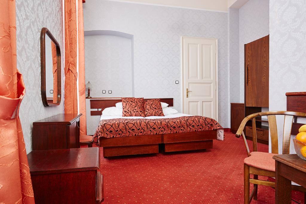 Double Room,379149478:JPEG
