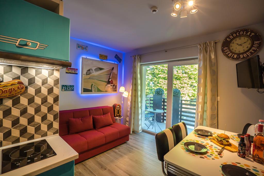 Superior One-Bedroom Apartment Balcony,1662422080:JPEG