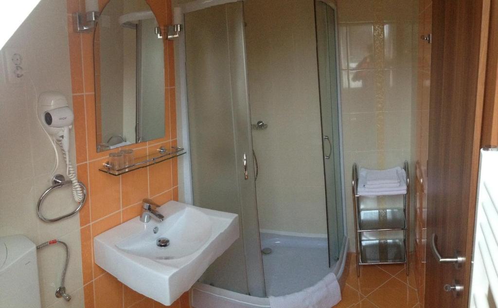 Standard Double Room,115654157:JPEG