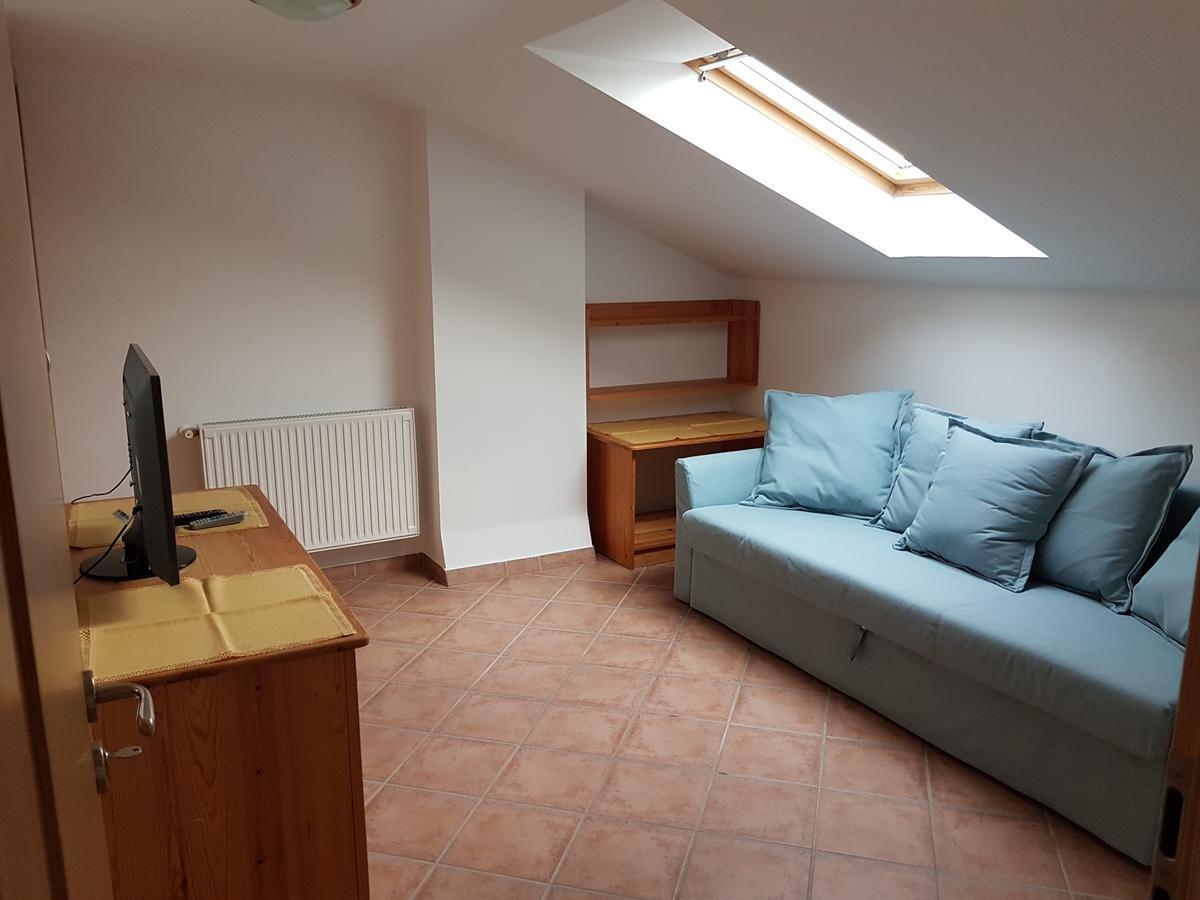Standard Family Room,1589517201:JPEG