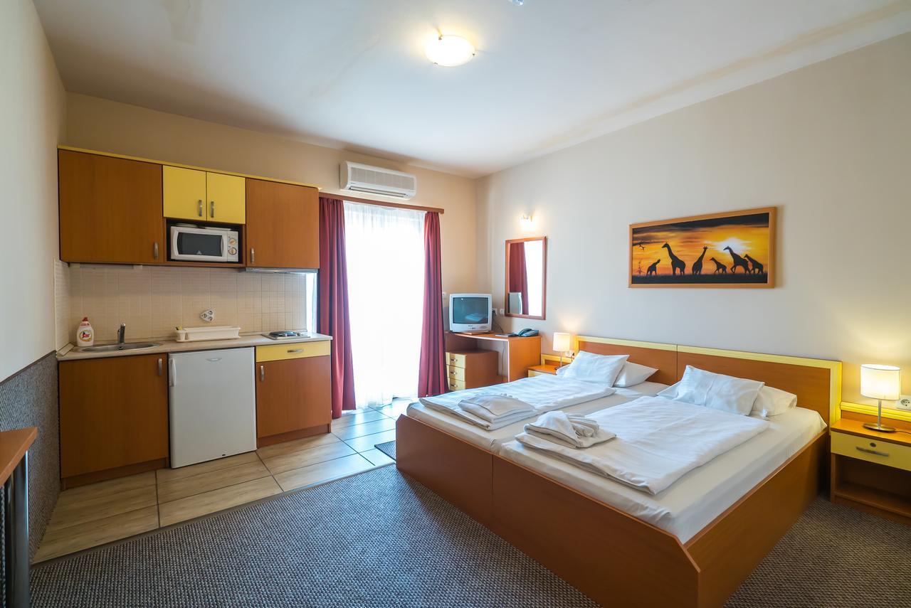 One-Bedroom Apartment,663725874:JPEG