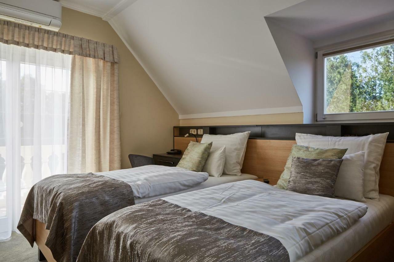 Double Room,807913881:JPEG