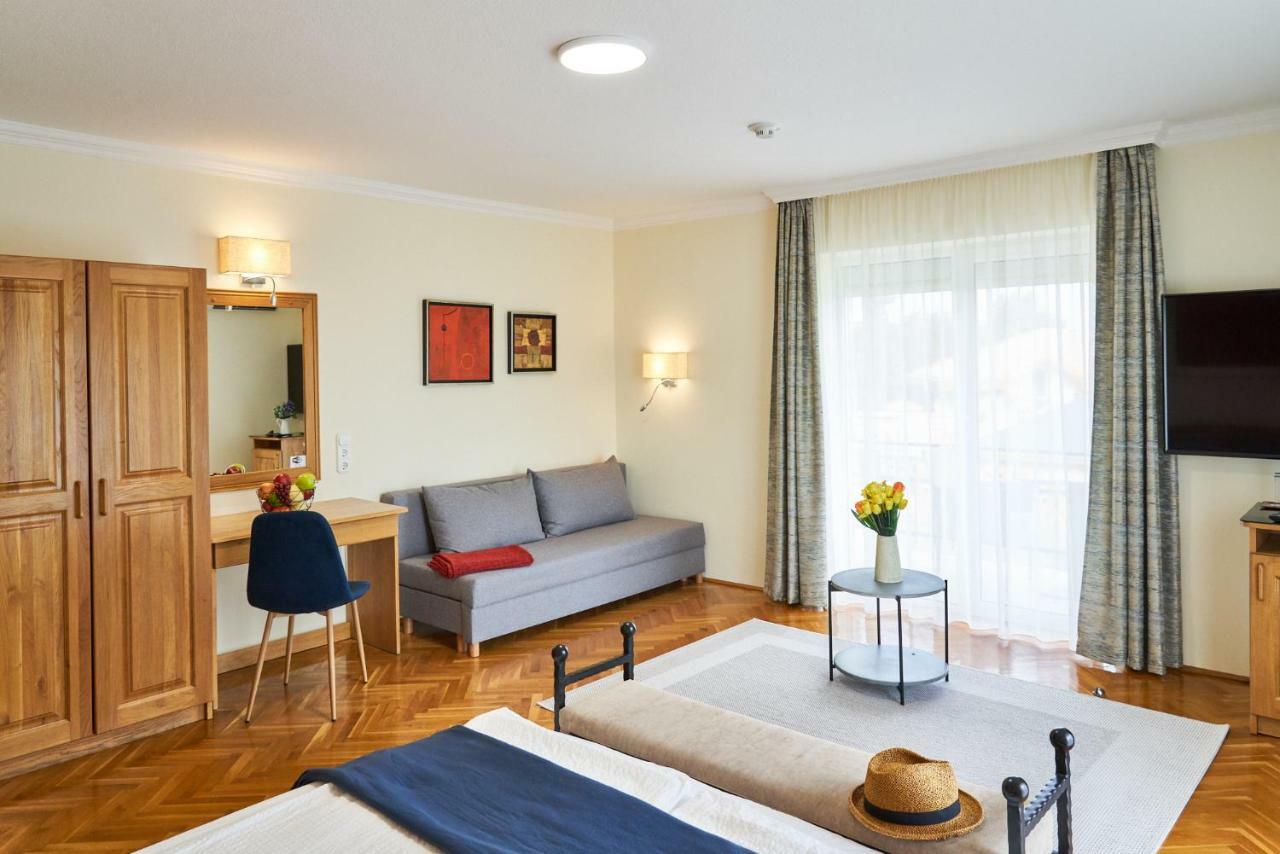 Deluxe Room,813264882:JPEG
