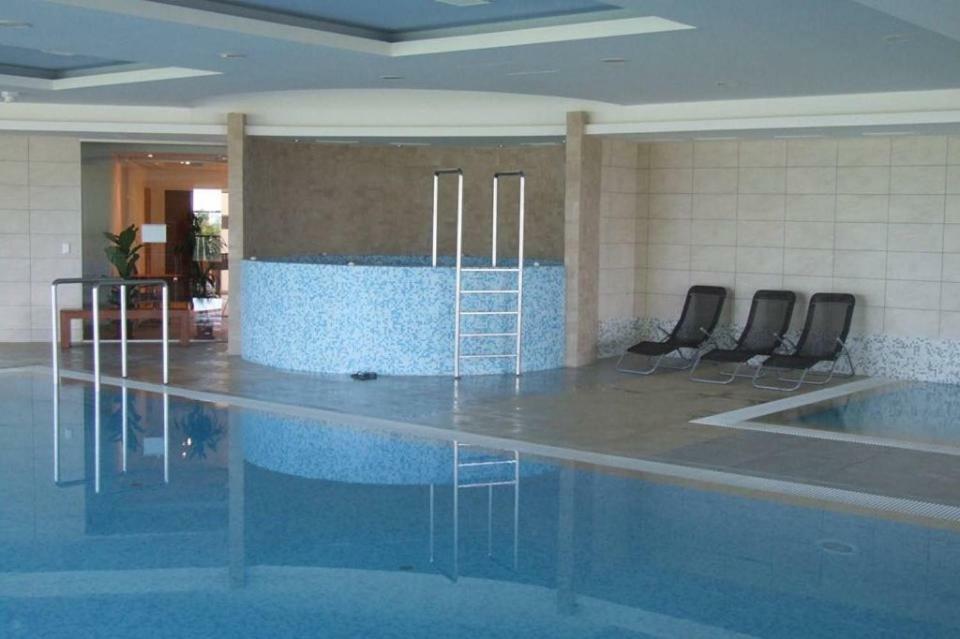 Two-Bedroom Apartment,813896681:JPEG