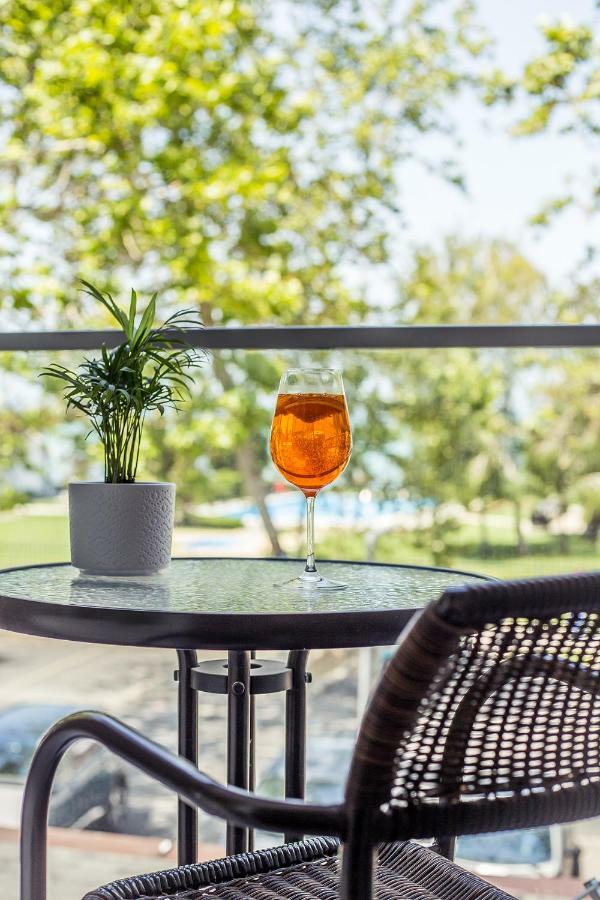 Two-Bedroom Apartment with Lake View,1678644419:JPEG