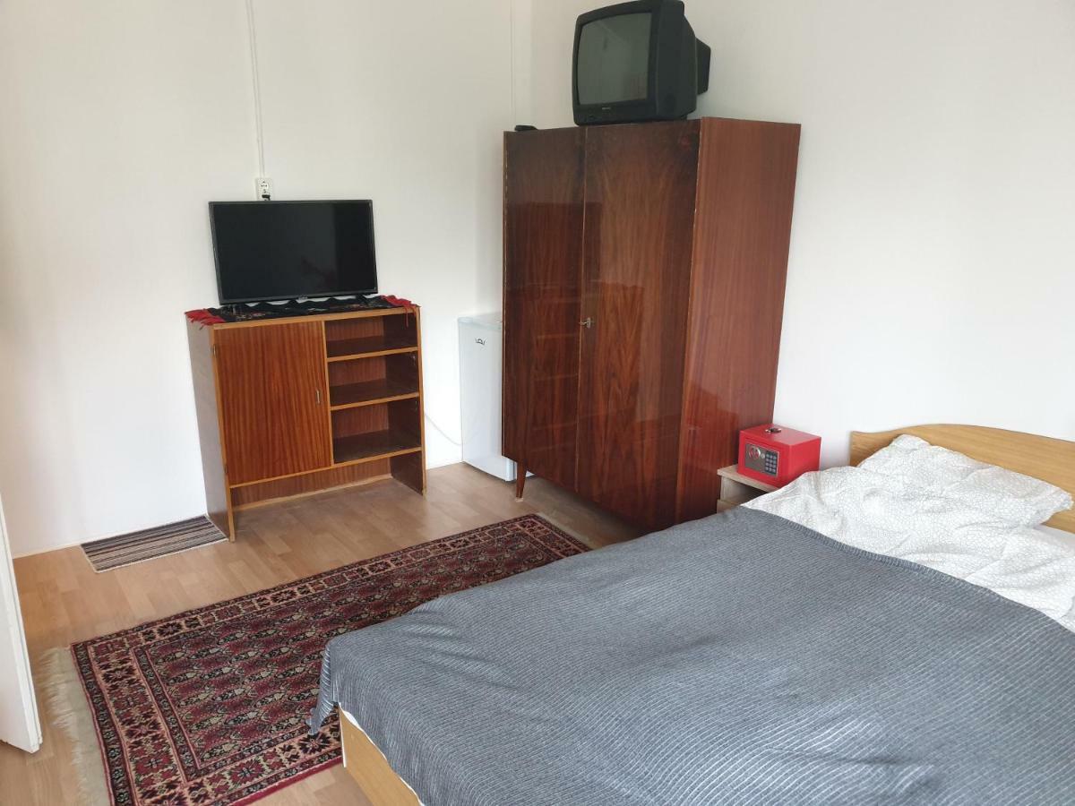 Two-Bedroom Apartment,889524946:JPEG