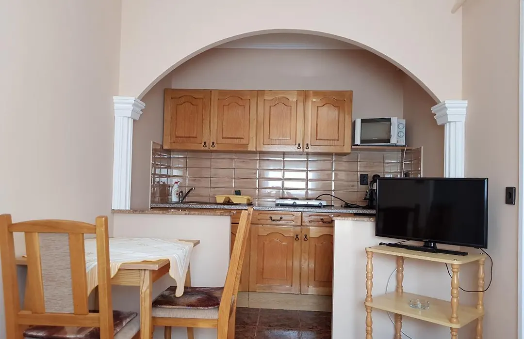 Henrietta Apartmanhaz-1