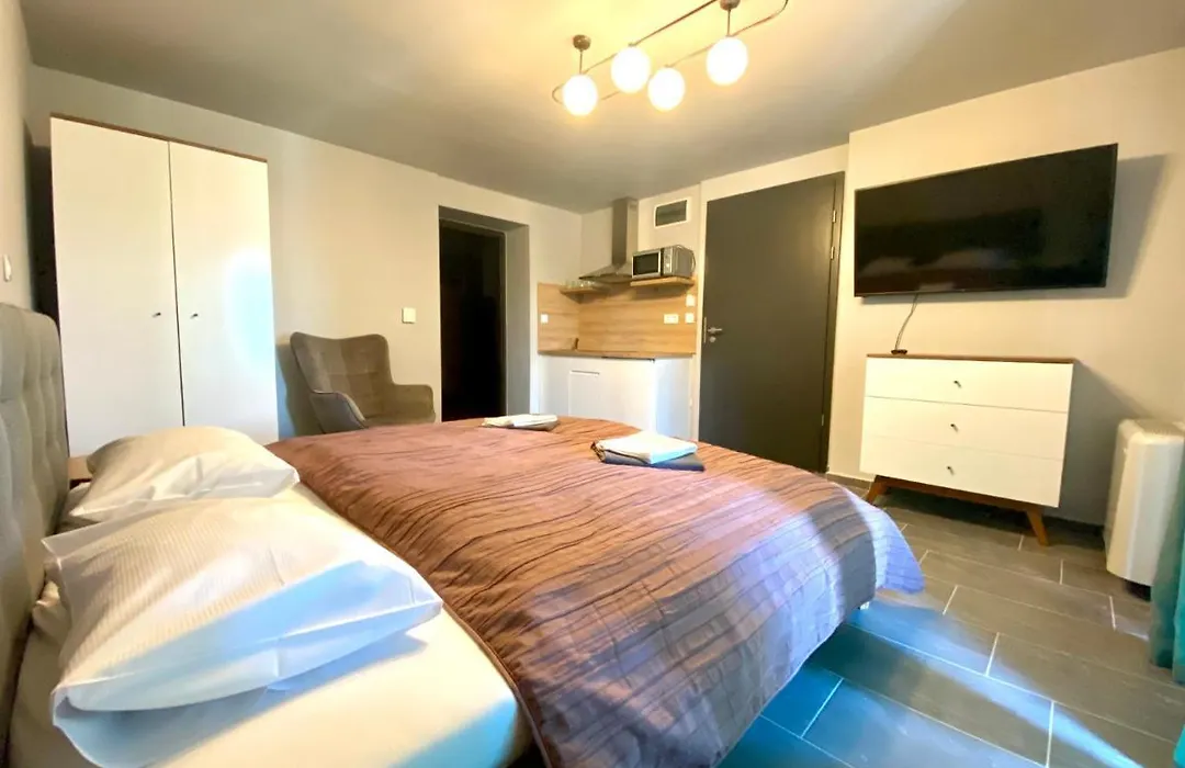 Balkon Apartmanhaz Panzio-1