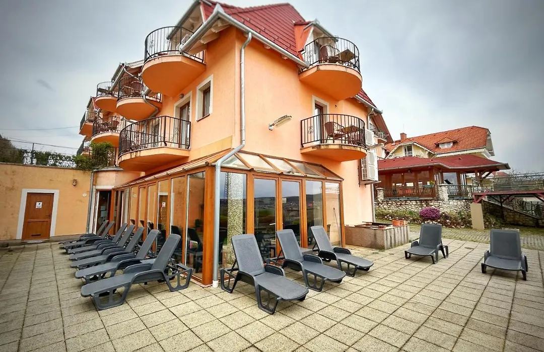 Fonix Wellness Panzio Heviz-1