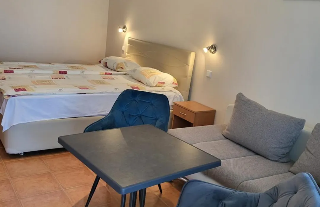 Tip-Top Apartmenthouse-1