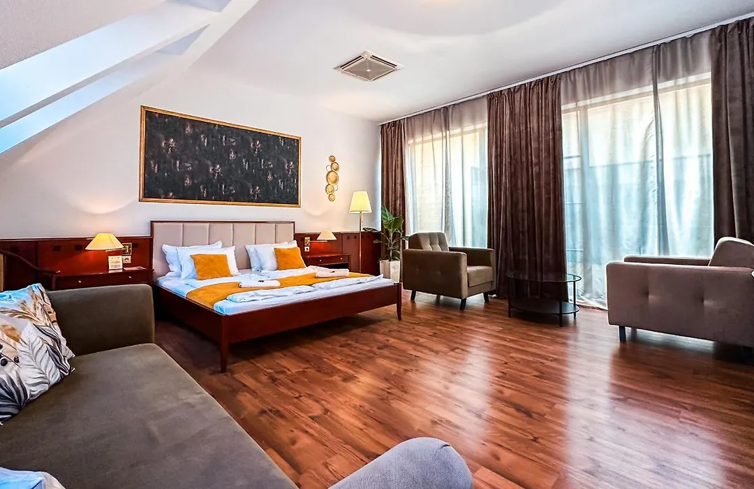 Hotel Tihany Atrium-1