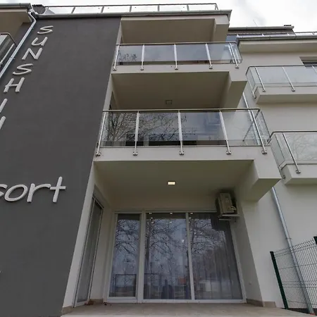 Sunshine Resort Brown Apartman-2