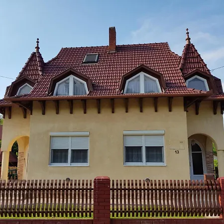 Henrietta Apartmanhaz-2