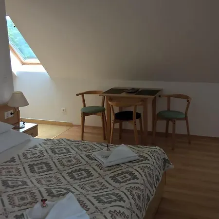 Lilla Wellnessapartman-3
