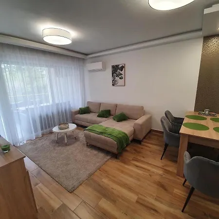 Sunshine Resort Brown Apartman-3