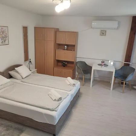 Veronika Rooms-2
