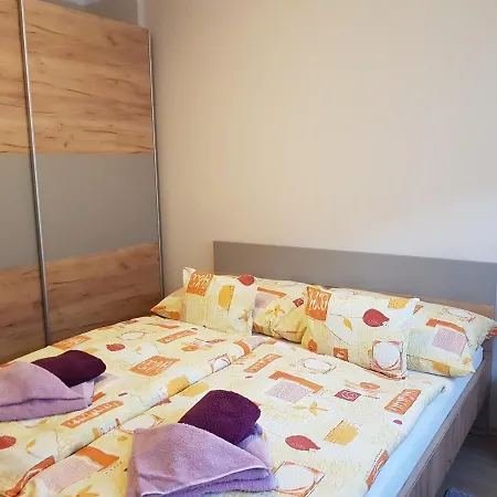 Henrietta Apartmanhaz-3