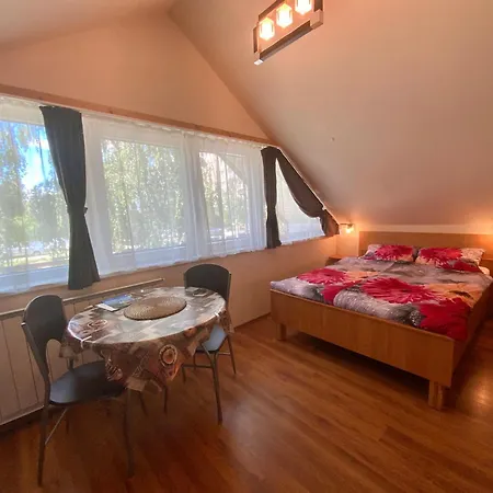 Elso Fecske Apartmanok-2