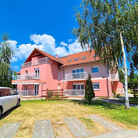 Ildiko Apartmanhaz-3