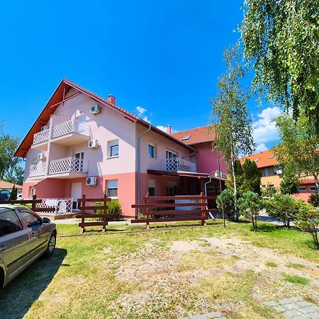 Ildiko Apartmanhaz-2