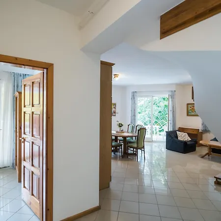 Gyorfi Apartmanhaz Zamardi-2