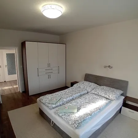 Gyarmati Apartman-2