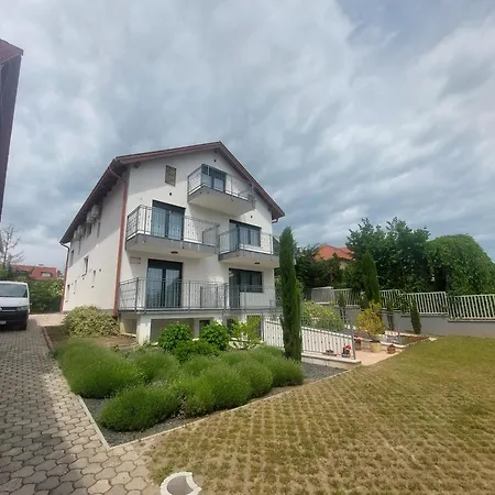 Anton Apartmanház-3